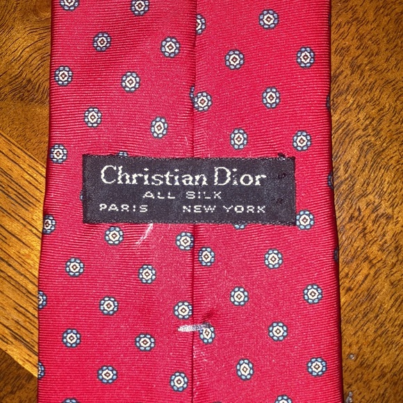 Christian Dior tie. - Picture 3 of 4